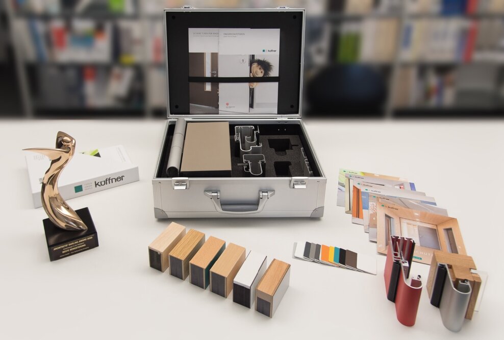 Fingerschutztür ist Gold wert - Küffner erhält den begehrten „Oscar der Baubranche“.