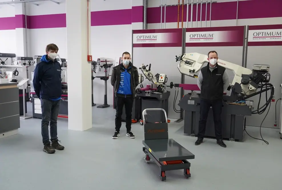 Studentisches Rennsport-Team mit UNICRAFT Werkstattwagen auf Erfolgskurs