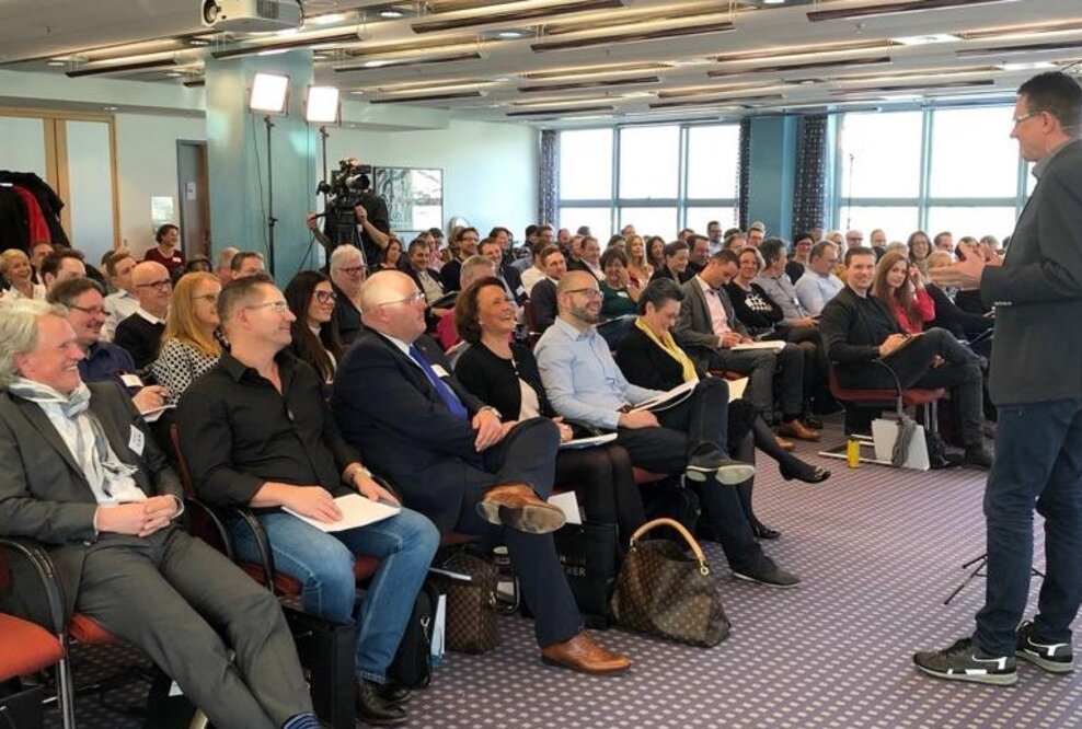 Corona als Chance: Rednermacher Heinrich Kürzeder gibt Karriere-Tipps