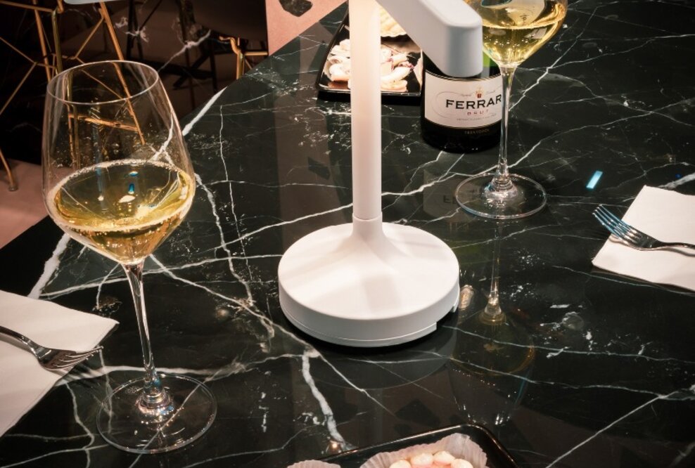 ErreXZero: eine Tischlampe zur Entkeimung von Oberflächen und Luft