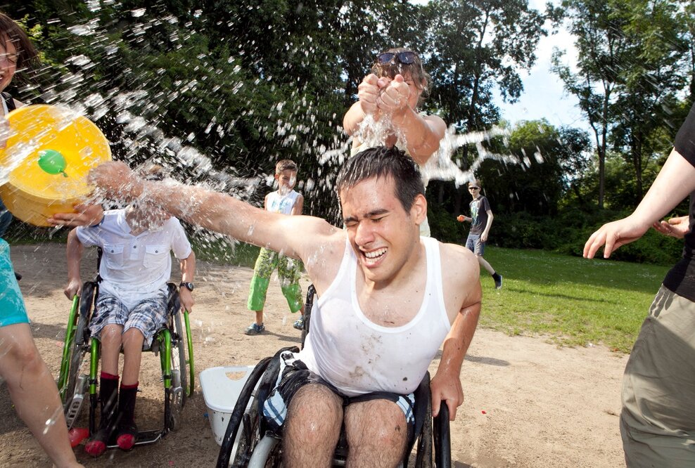 Urlaubsträume erfüllen: FoB ruft Reiseförderung für Menschen mit Behinderung ins Leben