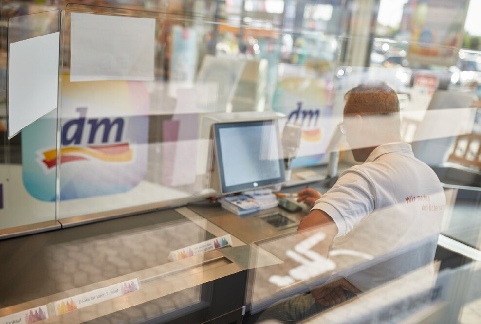 Digitales Bargeldmanagement mit CETIS.EMC in 1000 dm-Märkten