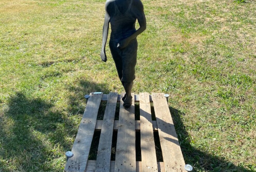 Finissage der Ausstellung im Skulpturenpark: Kunst auf der Liegewiese des Faulerbads und in der Faulerstraße Freiburg