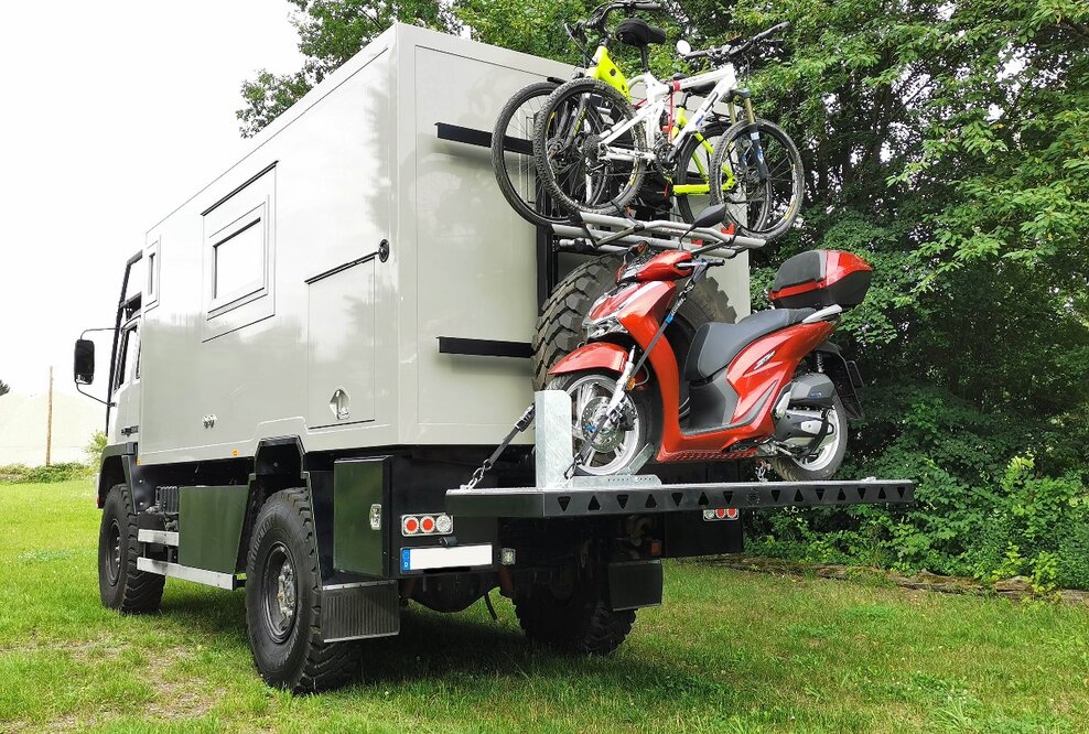 Abenteurer aufgepasst - Spectra´s hydraulischer Hecklift für Zweiräder und Equipment ist da