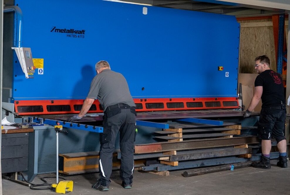 Metallkraft Tafelschere bringt Leben in historischen Lokschuppen