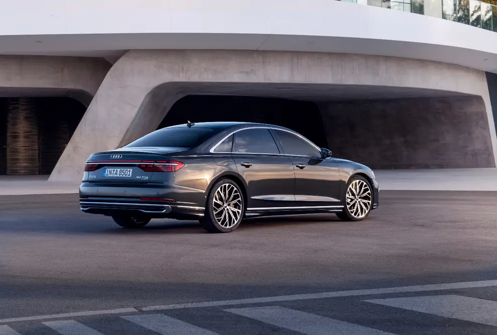 Geschärftes Design und innovative Technologien für das Flaggschiff: der aufgewertete Audi A8