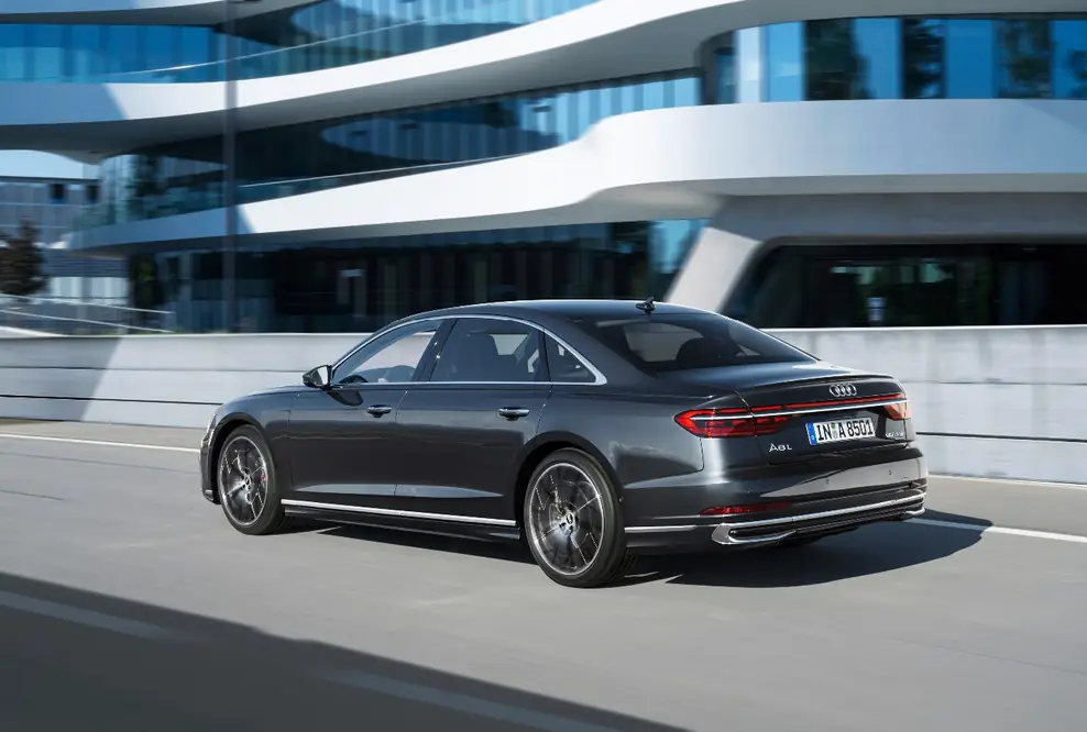 Geschärftes Design und innovative Technologien für das Flaggschiff: der aufgewertete Audi A8