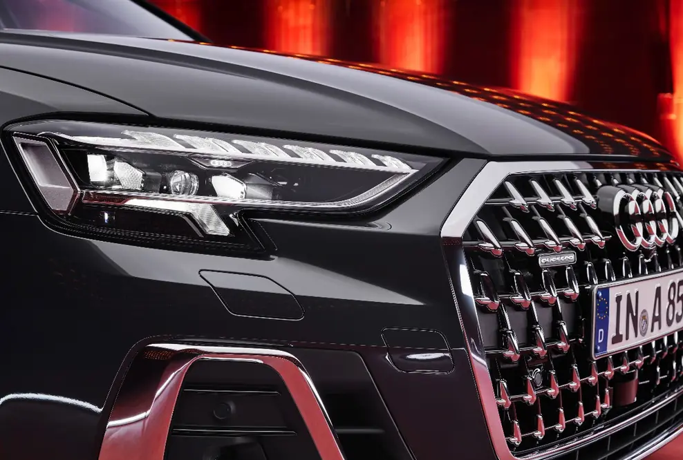 Geschärftes Design und innovative Technologien für das Flaggschiff: der aufgewertete Audi A8