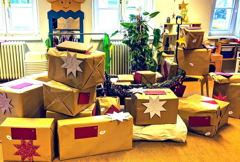 Gropius Passagen verlosen einzigartigen Adventskalender für eine Neuköllner Kita-Gruppe