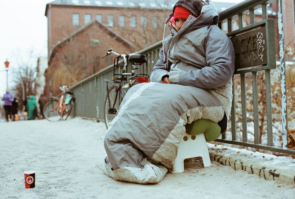Leben retten in der Kältesaison– Berliner Shoppingcenter spenden Sheltersuit