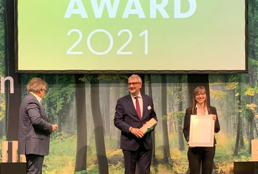MOCOPINUS zum dritten Mal mit dem Woody Award ausgezeichnet: Expertenjury prämiert schwer entflammbare Vollholzprofile PROTECO25