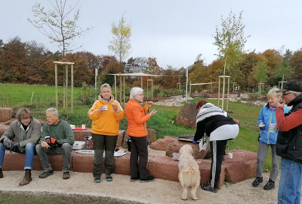 Neuer Naturspielort lädt auf die Tromm