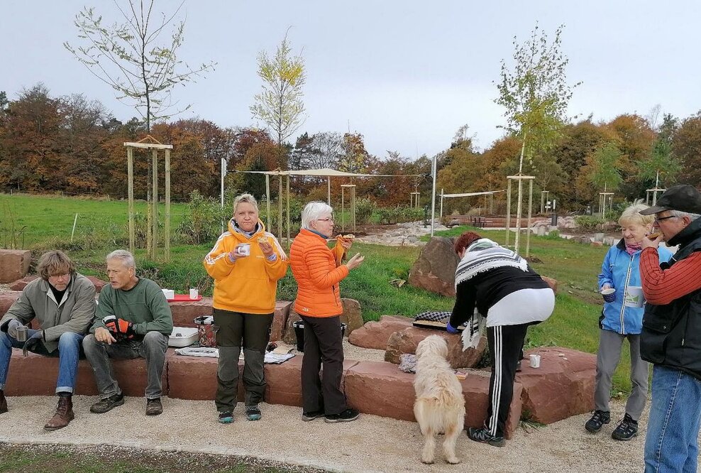 Neuer Naturspielort lädt auf die Tromm
