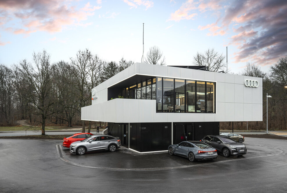 Audi charging hub: Lounge