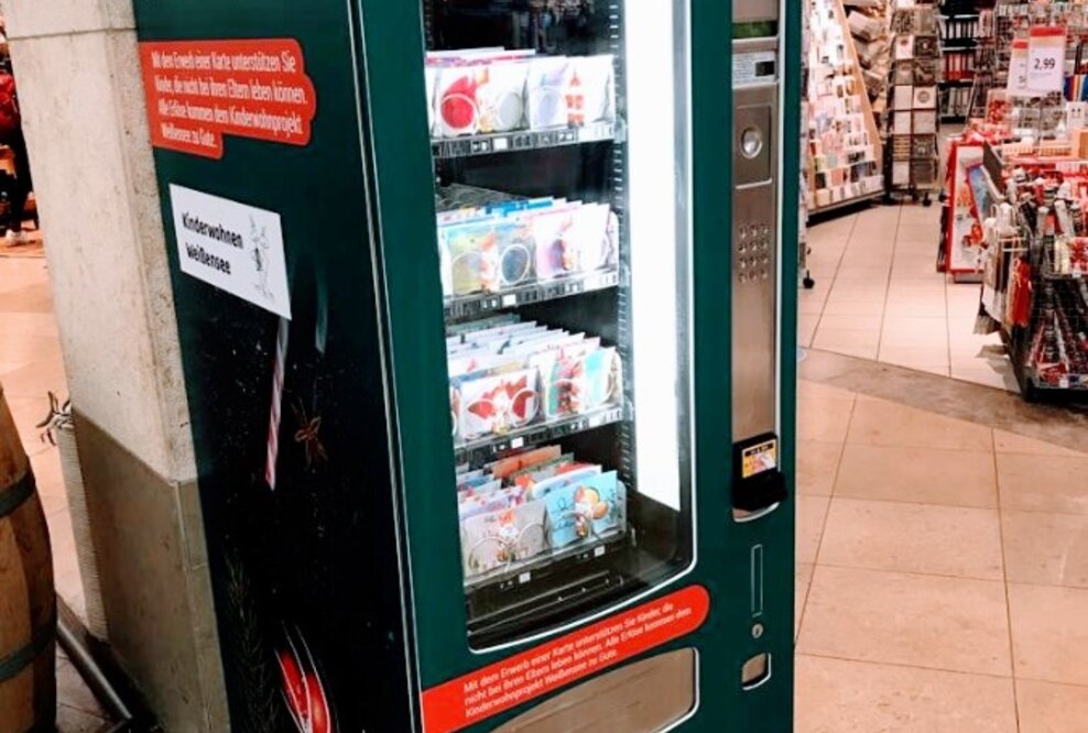 Charity-Weihnachtskarten direkt aus dem Automaten in den Schönhauser Allee Arcaden