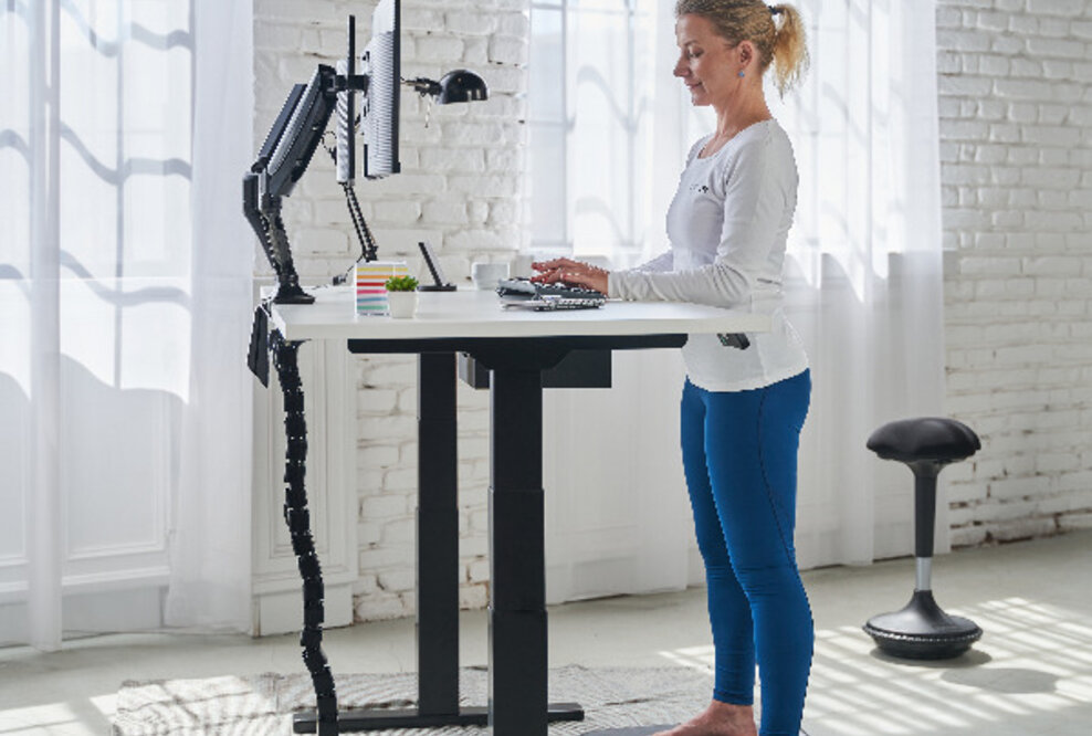 Gesünder arbeiten und leben mit den höhenverstellbaren Schreibtischen nach Maß von Liftor