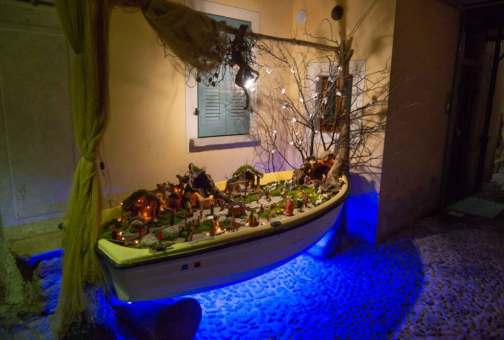 Weihnachtsmärkte und Krippen am Lago Maggiore