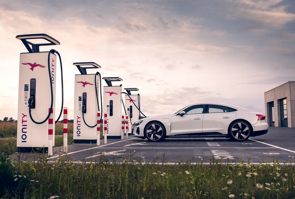 Zweites Leben für E-Auto-Batterien: Audi und RWE errichten neuartigen Energiespeicher in Herdecke