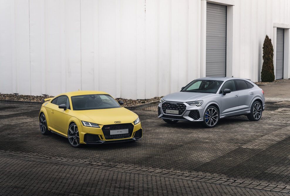 Neue Mattlackierungen für den Audi TT RS und den RS Q3 in den Farben Pythongelb und Tausilber.