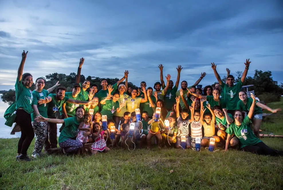Solarlicht für Brasilien: Audi unterstützt entlegene Dörfer in der Amazonas-Region