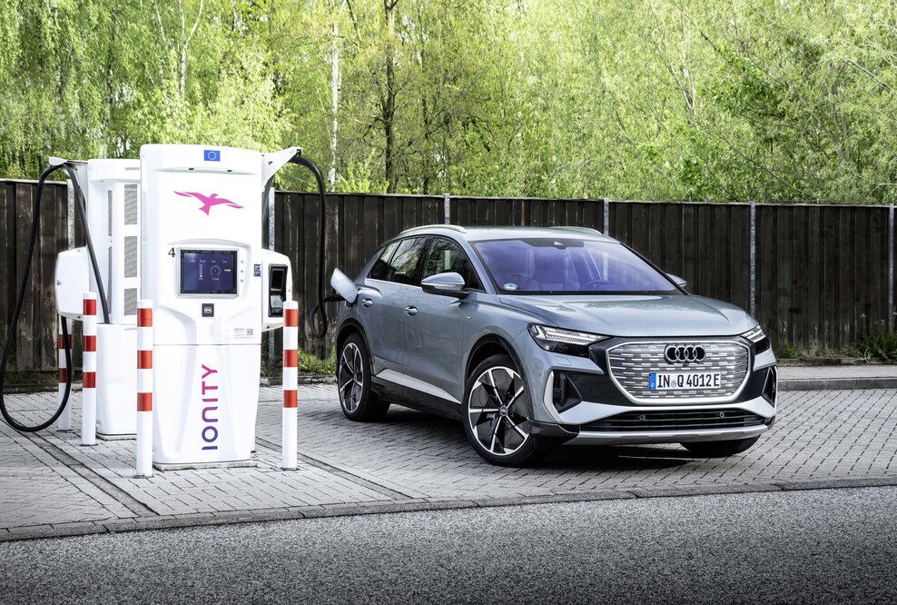 Höhere Ladeleistung und erweiterte Online-Funktionen für den Audi Q4 e-tron