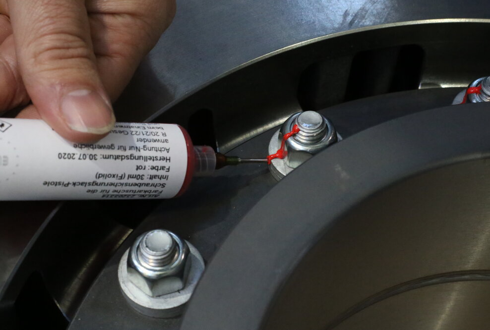 Schraubenmarkierungslack sauber anbringen