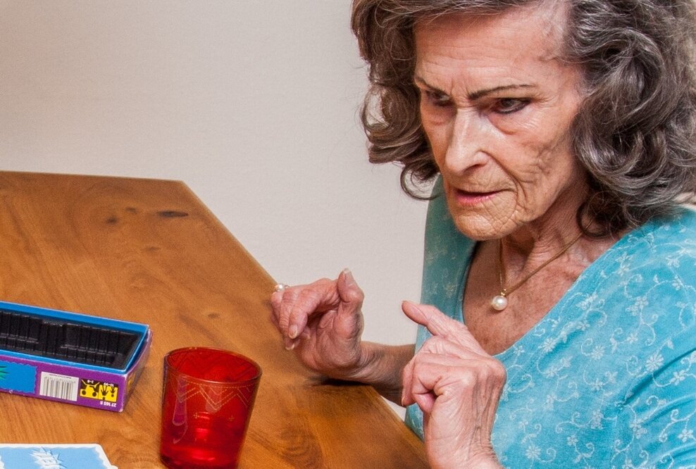 Fehlende Perspektive – ein Grund, weshalb Betroffene gerne ausblenden, dass sie an Demenz leiden könnten. Der Abbau ist, so die vorherrschende Meinung, vorprogrammiert. Zwei Studien mit Teilnehmenden der Gruppentherapie MAKS® belegen: Aufhalten ist für einen bestimmten Zeitraum möglich.