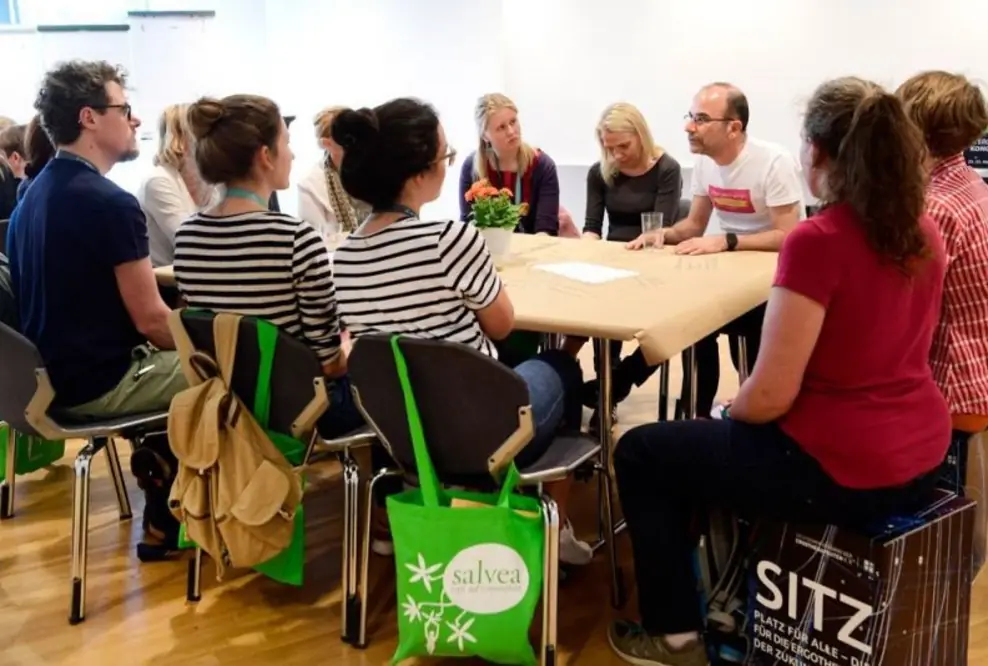 Auf der Wunschliste engagierter Ergotherapeut:innen Top eins: Das Besprechen und Diskutieren von Herzensthemen mit anderen Expert:innen. Die Freude über den ersten Live Ergotherapie-Kongress seit der Pandemie ist daher wirklich groß.
