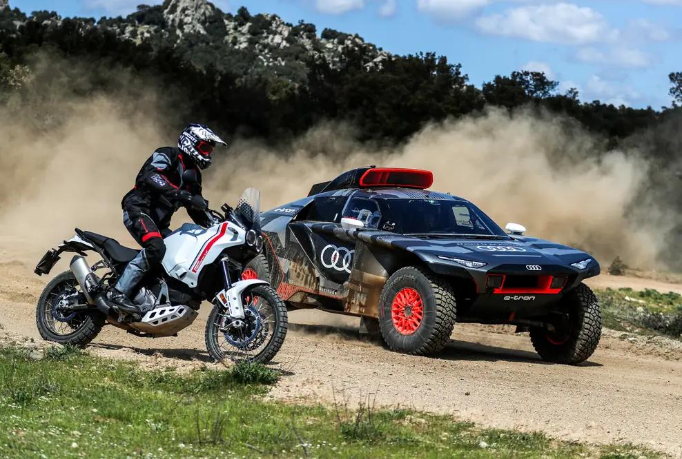 Doppelte Premiere: Audi und Ducati begeistern bei Offroad-Event