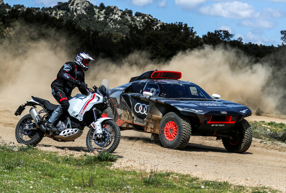 Doppelte Premiere: Audi und Ducati begeistern bei Offroad-Event