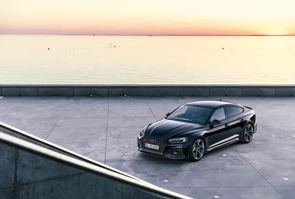 Gesteigerte Emotionen: die neuen competition-Pakete für den Audi RS 4 Avant und Audi RS 5