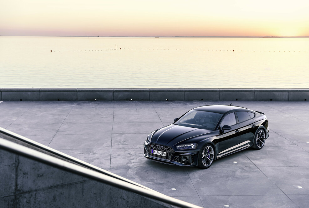 Gesteigerte Emotionen: die neuen competition-Pakete für den Audi RS 4 Avant und Audi RS 5