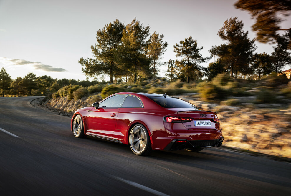 Gesteigerte Emotionen: die neuen competition-Pakete für den Audi RS 4 Avant und Audi RS 5