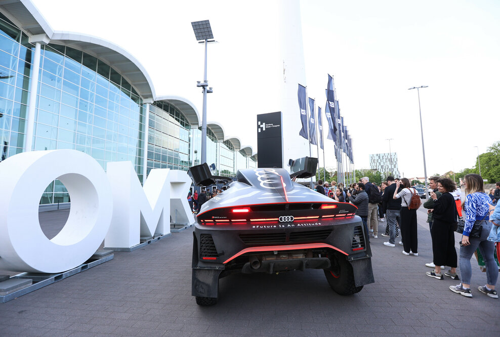 Der Audi RS Q e-tron rockt Hamburg