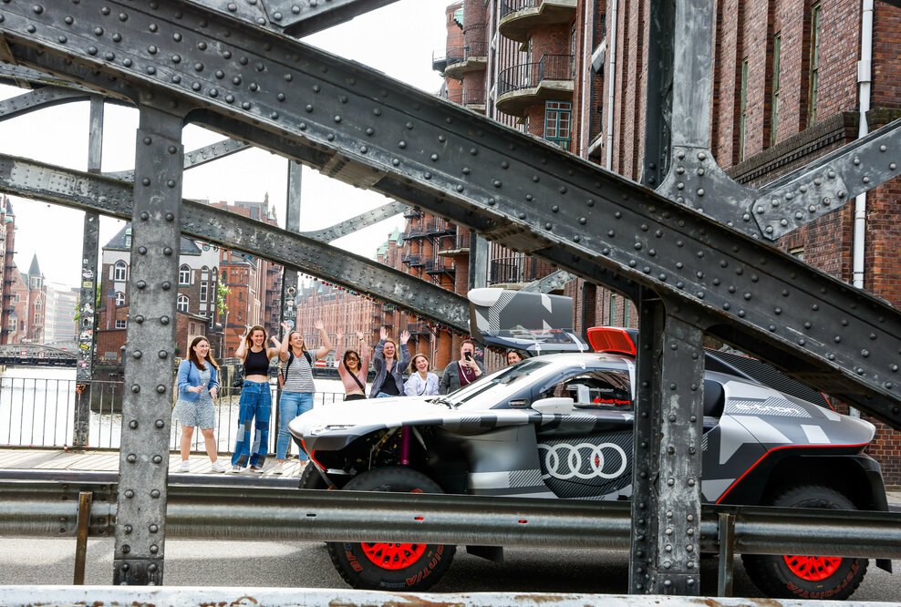 Der Audi RS Q e-tron rockt Hamburg