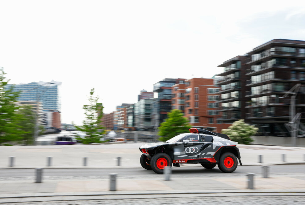 Der Audi RS Q e-tron rockt Hamburg