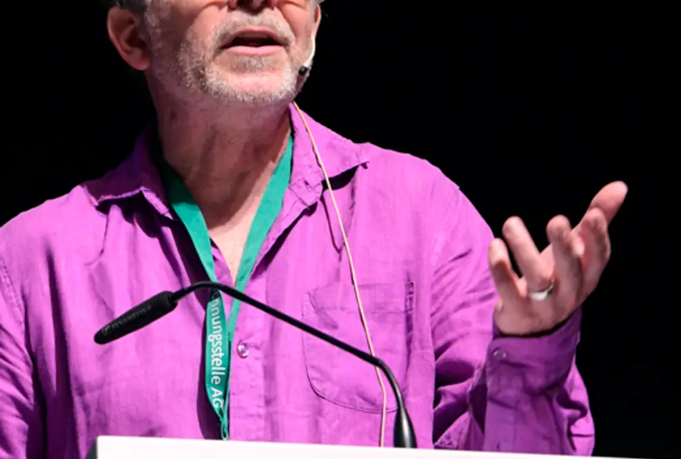 Der in Südafrika lebende Ergotherapeut Frank Kronenberg berührt mit seiner Eröffnungsrede die Anwesenden zutiefst