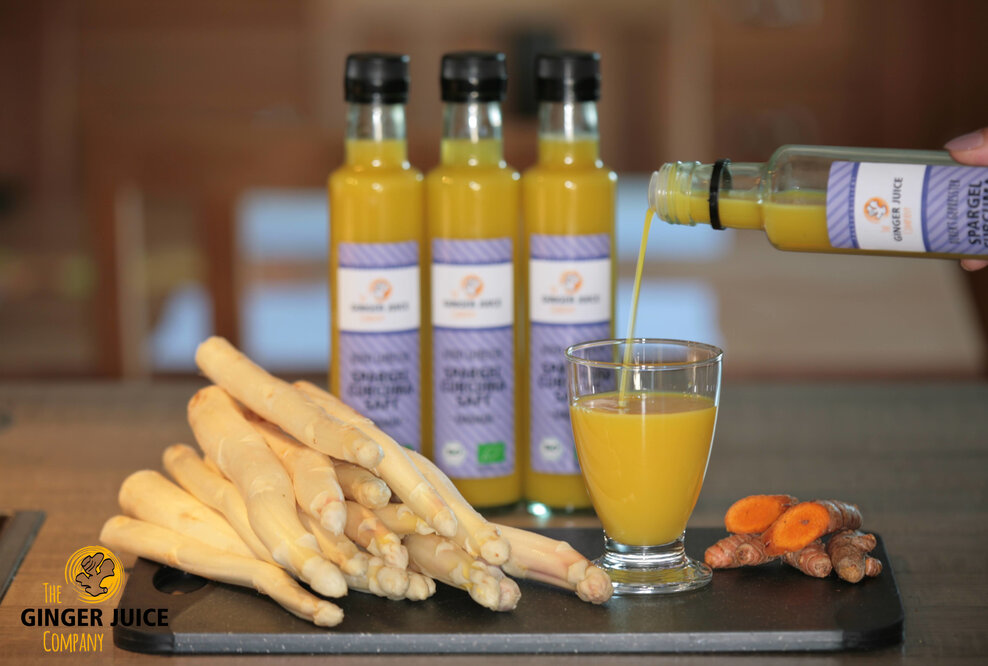 Tolle Farbe und toller Geschmack: Spargel, Curcuma und Ingwer sind ein perfektes Team - im Glas und am Gaumen.