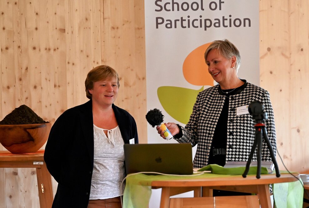 Gründungsfeier der School of Participation, Mirjam Neyrinck und Ruth Beilharz.