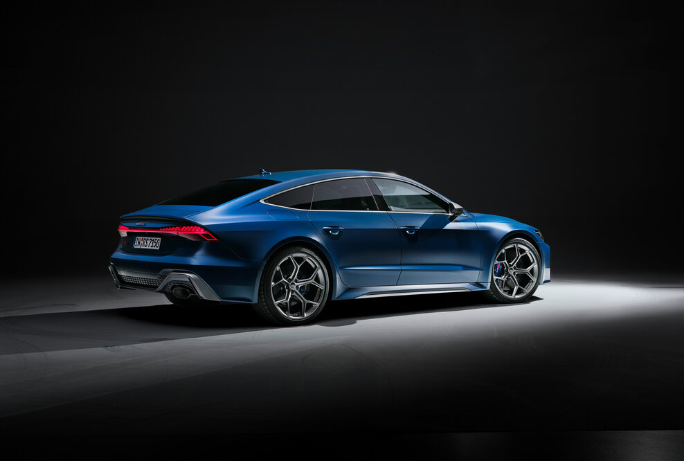 Audi RS 7 Sportback performance - Seitenaufnahme, Farbe: Ascariblau matt.