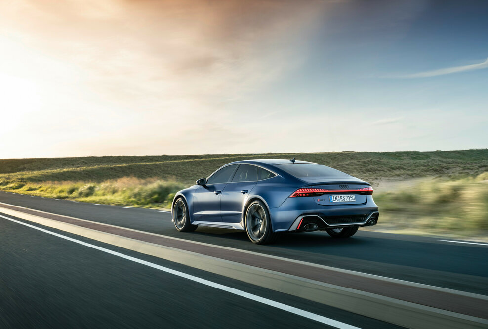 Audi RS 7 Sportback performance - Fahraufnahme, Farbe: Ascariblau matt.