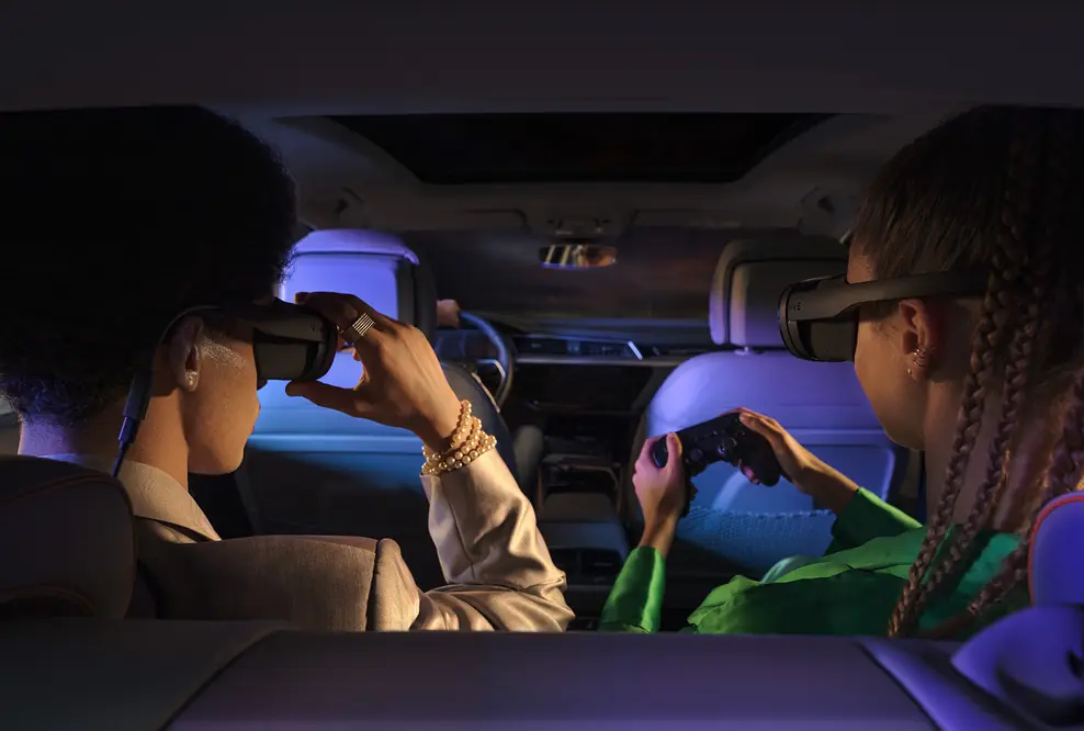 Als weltweit erster Automobilhersteller hat Audi das Virtual-Reality-Entertainment von holoride in Serie gebracht.