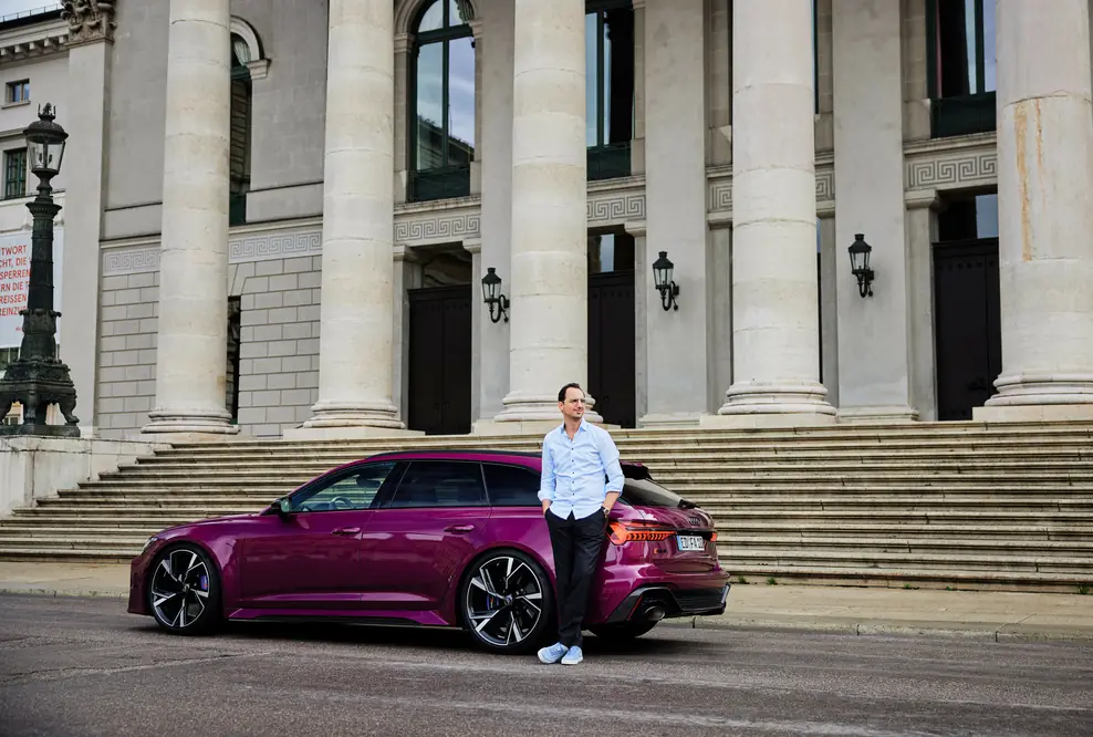 Andreas Fehlberger fährt seit 20 Jahren RS-Modelle, aktuell einen RS 6 Avant in Beere Perleffekt.
