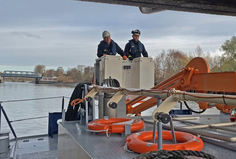 Gasspürer bei ihrem Einsatz auf dem Spezialschiff Brückenkieker.
