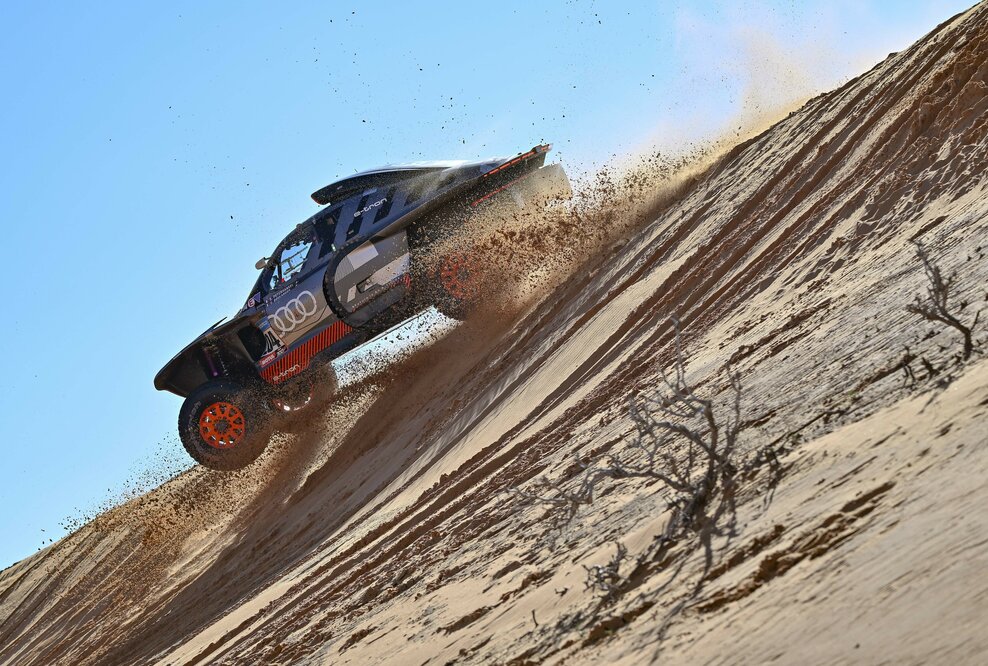 Audi RS Q e-tron #204 (Team Audi Sport), Stéphane Peterhansel/Edouard Boulanger