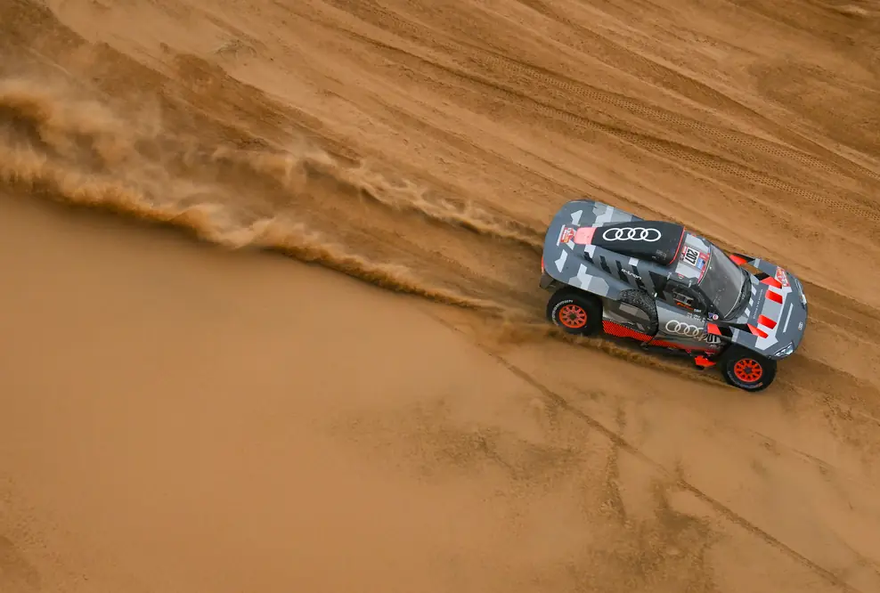 Audi RS Q e-tron #207 (Team Audi Sport), Carlos Sainz/Lucas Cruz