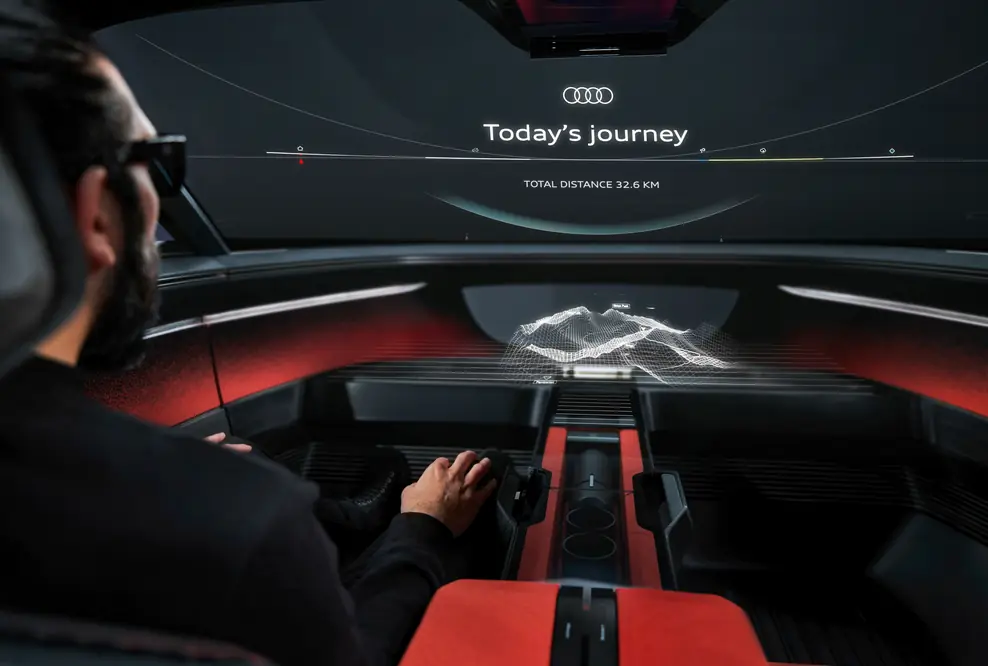 IT-Expert_innen bei Audi arbeiten an spannenden Zukunftstechnologien – zuletzt etwa für den Audi activesphere concept.