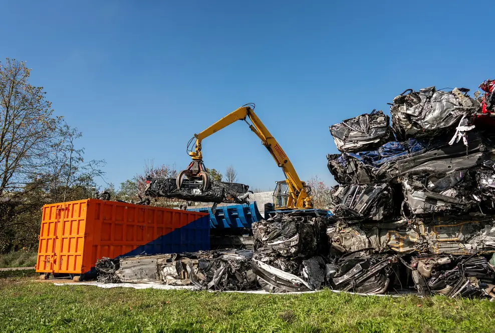 Das Projekt MaterialLoop testet Kreislaufwirtschaftspotenziale von Altfahrzeugen