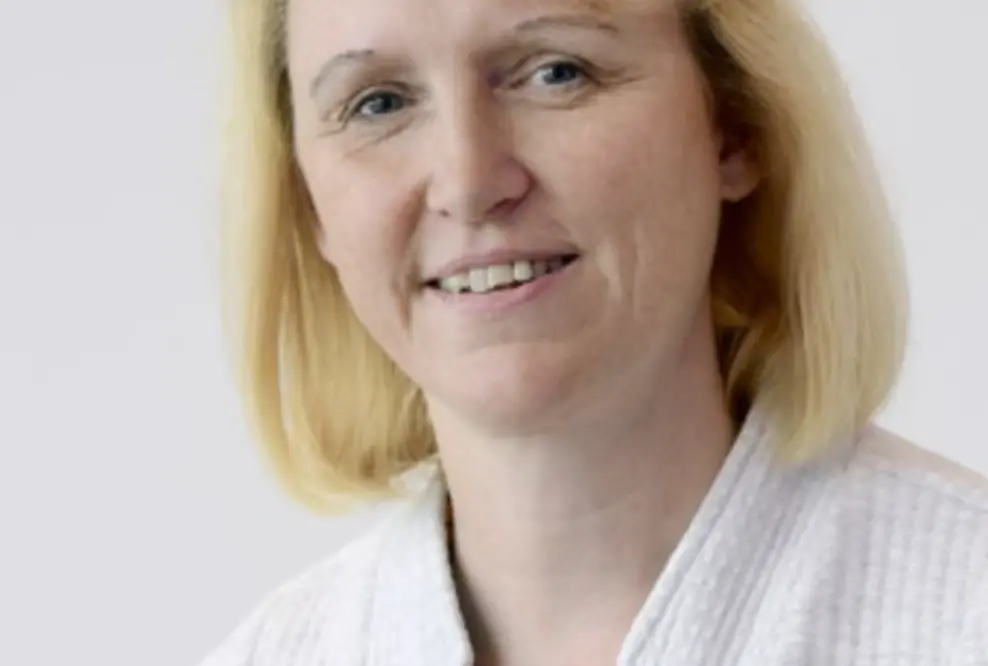 „Es ist überfällig“, äußert sich die Ergotherapeutin Bettina Simon, Vorstandsmitglied für Versorgung und Kostenträger des DVE (Deutscher Verband Ergotherapie e.V.), zum Thema Einführen der Blankoverordnung für Heilmittelerbringer wie Ergotherapeut:innen. 