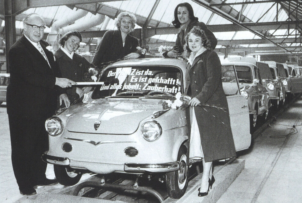 Am 4. März 1958 rollt der erste NSU Prinz vom Fließband Auf der Windschutzscheibe steht: „Der Prinz ist da. Es ist geschafft! Und alles jubelt: Zauberhaft!“